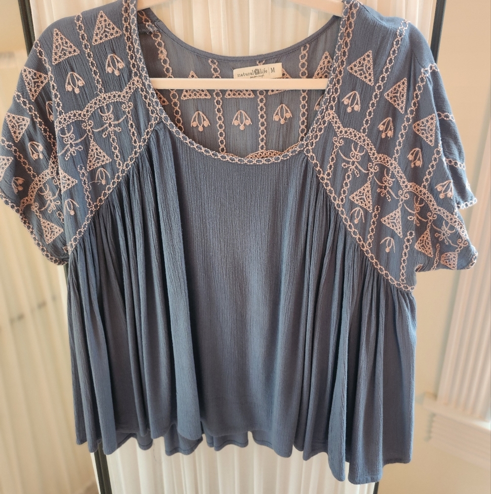 Natural life flowing top